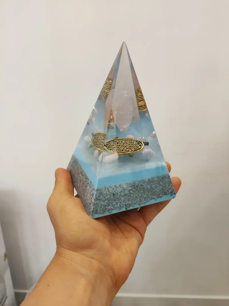 Pirâmide Orgonite Núbia Artesanal