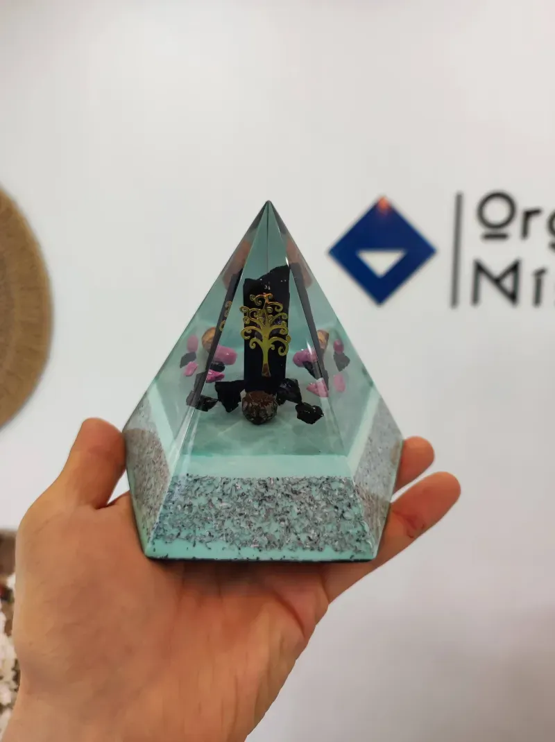 Pirâmide Orgonite Pentagonal Artesanal