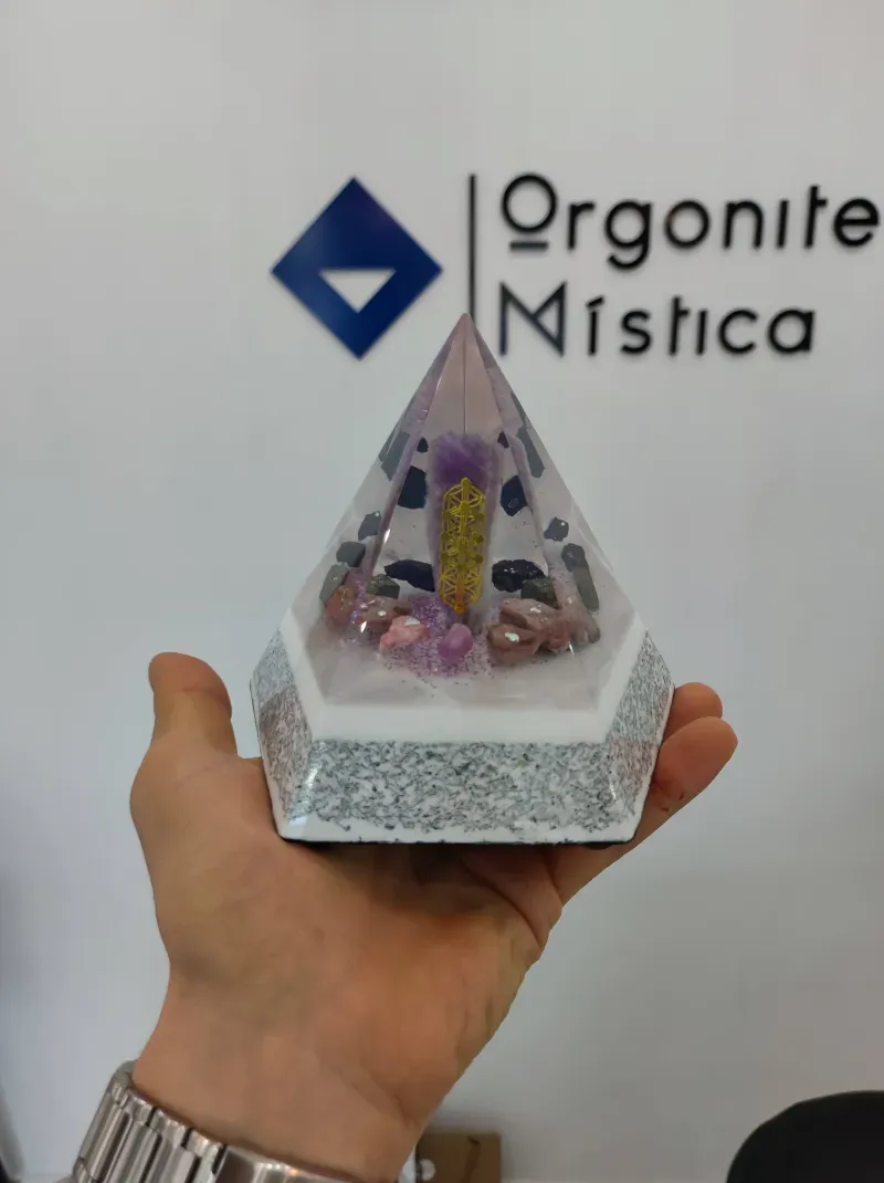 Pirâmide Orgonite Pentagonal Artesanal 2