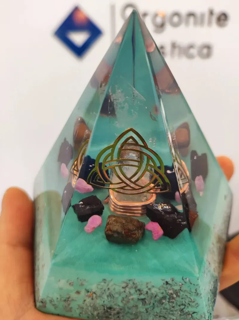 Pirâmide Orgonite Pentagonal Artesanal 4